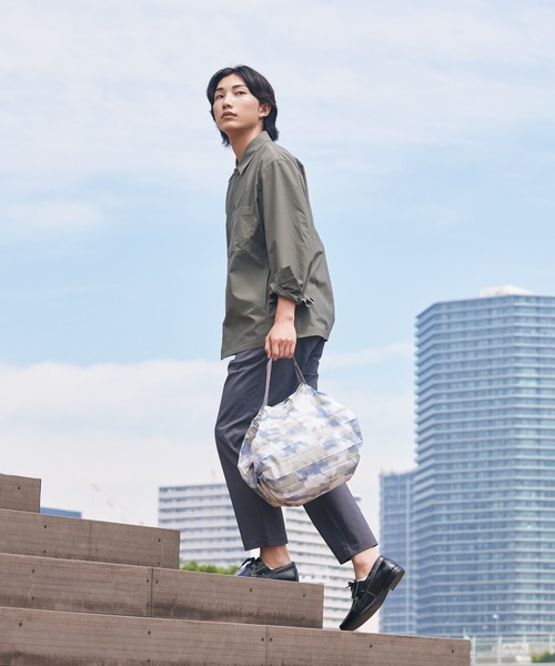 Shupatto(シュパット)の「マーナ(marna) Shupatto コンパクトバッグ M 一気にたためる エコバッグ(エコバッグ/サブバッグ・レディース・ベージュ×ブラック/ネイビー/ブルーグレー/グレー×ピンク・M)」の2枚目の写真