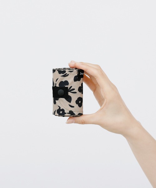 Shupatto(シュパット)の「マーナ(marna) Shupatto コンパクトバッグ M 一気にたためる エコバッグ(エコバッグ/サブバッグ・レディース・ベージュ×ブラック/ネイビー/ブルーグレー/グレー×ピンク・M)」の6枚目の写真