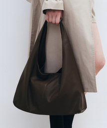 LOEIL（ロエイユ）の「クラシックハンドルレザーホーボバッグ - ブラウン（ショルダーバッグ）」