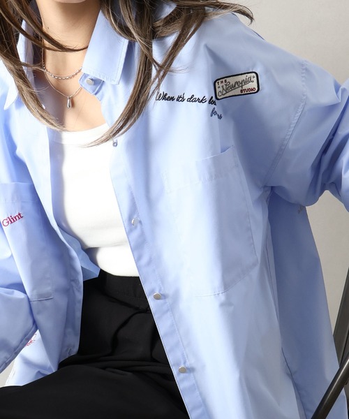 SpRay（スプレイ）の「刺繍シャツ（シャツ/ブラウス・レディース・ブルー系その他/ピンク系その他/サックスブルー/オフホワイト・FREE）」の2枚目の写真