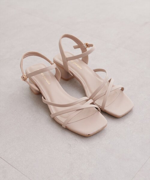 natural couture(ナチュラルクチュール)の「スムース細ヒモサンダル(サンダル・レディース・グレイッシュベージュ/アイボリー/ブラック・LARGE/MEDIUM)」の3枚目の写真