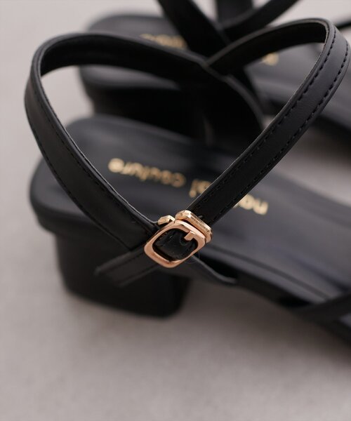 natural couture(ナチュラルクチュール)の「スムース細ヒモサンダル(サンダル・レディース・グレイッシュベージュ/アイボリー/ブラック・LARGE/MEDIUM)」の9枚目の写真