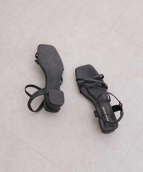 natural couture(ナチュラルクチュール)の「スムース細ヒモサンダル(サンダル・レディース・グレイッシュベージュ/アイボリー/ブラック・LARGE/MEDIUM)」の11枚目の写真