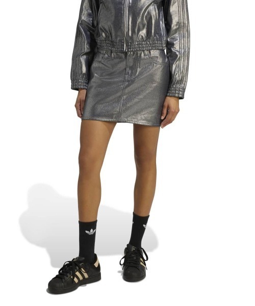 adidas(アディダス)の「adidas originals 3 STRIPES SKIRT DENIM(アディダスオリジナルス スリーストライプス スカート デニム)(デニムスカート・レディース・シルバー系・SMALL/MEDIUM/LARGE)」の1枚目の写真