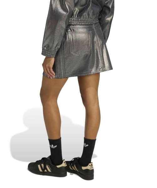 adidas(アディダス)の「adidas originals 3 STRIPES SKIRT DENIM(アディダスオリジナルス スリーストライプス スカート デニム)(デニムスカート・レディース・シルバー系・SMALL/MEDIUM/LARGE)」の3枚目の写真