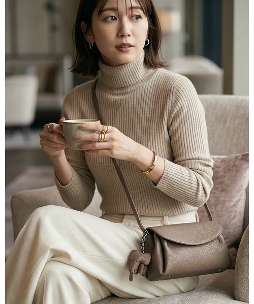 STYLE DELI(スタイルデリ)の「【DELI by】エレファントチャーム付きリアルレザーショルダーバッグ(ショルダーバッグ・レディース・ブラック/ブラウン/グレイッシュベージュ・FREE)」の9枚目の写真