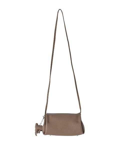 STYLE DELI(スタイルデリ)の「【DELI by】エレファントチャーム付きリアルレザーショルダーバッグ(ショルダーバッグ・レディース・ブラック/ブラウン/グレイッシュベージュ・FREE)」の13枚目の写真