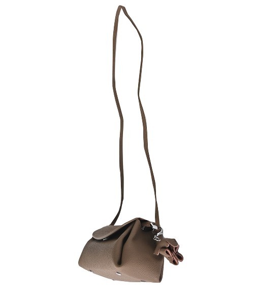 STYLE DELI(スタイルデリ)の「【DELI by】エレファントチャーム付きリアルレザーショルダーバッグ(ショルダーバッグ・レディース・ブラック/ブラウン/グレイッシュベージュ・FREE)」の14枚目の写真