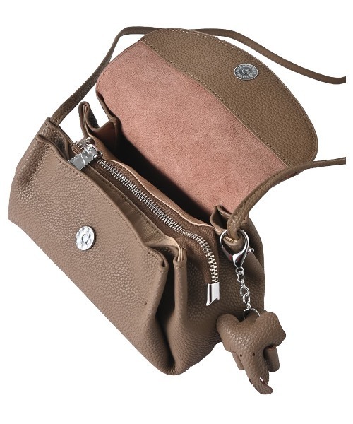 STYLE DELI(スタイルデリ)の「【DELI by】エレファントチャーム付きリアルレザーショルダーバッグ(ショルダーバッグ・レディース・ブラック/ブラウン/グレイッシュベージュ・FREE)」の20枚目の写真