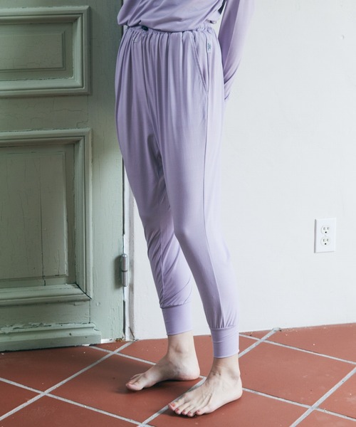 Julier Yoga and Relax(ジュリエヨガアンドリラックス)の「Julier (定番)ライトプライムギャザーパンツ(その他パンツ・レディース・ネイビー/ラベンダー/チャコール・2/1/0)」の3枚目の写真