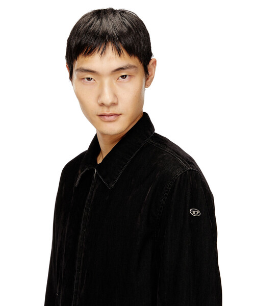 DIESEL（ディーゼル）の「メンズ ブラックコーデュロイジャケット D-ROHE（デニムジャケット・メンズ・ブラック・LARGE/SMALL/MEDIUM/X-LARGE）」の2枚目の写真