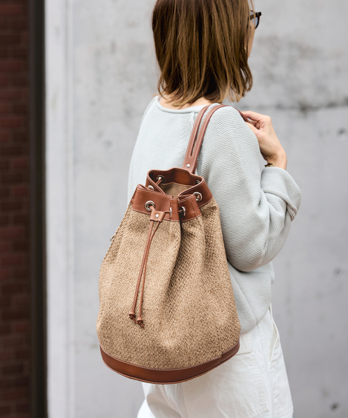 FRAMeWORK(フレームワーク)の「A VACATION/アヴァケーション 別注POOLバッグ(バックパック/リュック・レディース・ベージュ/ブラウン・FREE)」の2枚目の写真