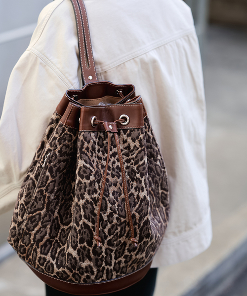 FRAMeWORK(フレームワーク)の「A VACATION/アヴァケーション 別注POOLバッグ(バックパック/リュック・レディース・ベージュ/ブラウン・FREE)」の11枚目の写真