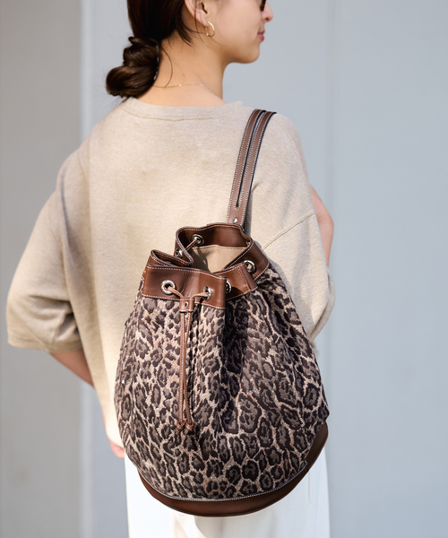 FRAMeWORK(フレームワーク)の「A VACATION/アヴァケーション 別注POOLバッグ(バックパック/リュック・レディース・ベージュ/ブラウン・FREE)」の16枚目の写真