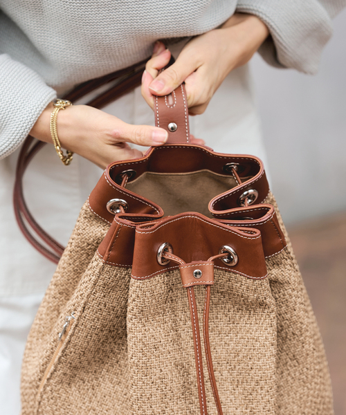 FRAMeWORK(フレームワーク)の「A VACATION/アヴァケーション 別注POOLバッグ(バックパック/リュック・レディース・ベージュ/ブラウン・FREE)」の22枚目の写真