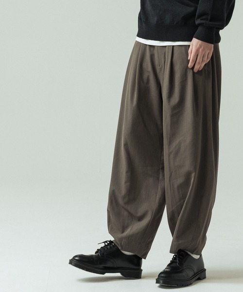 SLICK(スリック)の「【SLICK/スリック】Toro Stretch Two Tuck Balloon Pants/トロストレッチツータックバルーンパンツ(スラックス・メンズ・グレイッシュベージュ/ブラック/チャコールグレー・3/2/1)」の3枚目の写真