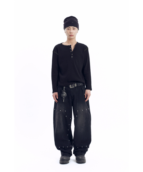 AAKAM（アーカム）の「Henry Neck Waffle Long Sleeve (Black)（Tシャツ/カットソー・レディース・その他・1/2）」の4枚目の写真