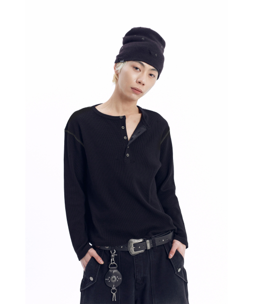 AAKAM（アーカム）の「Henry Neck Waffle Long Sleeve (Black)（Tシャツ/カットソー・レディース・その他・1/2）」の8枚目の写真