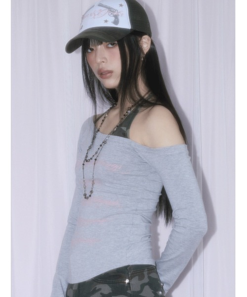 NIIER NOR(ニアノア)の「A'GEM/9 × .kom 『NIIER NOR/ニーアノア』 LAYERED OFF-SHOULDER SLIM TEE/レイヤードオフショルダースリム長袖Tシャツ(Tシャツ/カットソー・レディース・ブラック/グレー・FREE)」の1枚目の写真