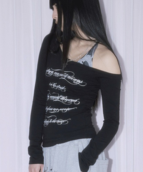 NIIER NOR(ニアノア)の「A'GEM/9 × .kom 『NIIER NOR/ニーアノア』 LAYERED OFF-SHOULDER SLIM TEE/レイヤードオフショルダースリム長袖Tシャツ(Tシャツ/カットソー・レディース・ブラック/グレー・FREE)」の4枚目の写真