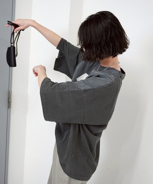 gossara（ゴサラ）の「【大人気アイテム再登場】ピグメント袖スリットプルオーバー（Tシャツ/カットソー・レディース・チャコールグレー/グレイッシュベージュ/アイボリー/ブラウン/ブルー・FREE）」の14枚目の写真
