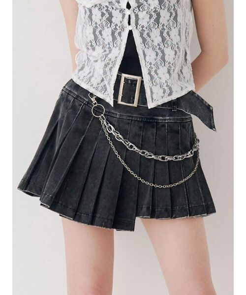 EVRIS(エヴリス)の「ワイドベルトチェーンミニスカート(スカート・レディース・ピンク/ベージュ/ブラック・SMALL/MEDIUM)」の2枚目の写真