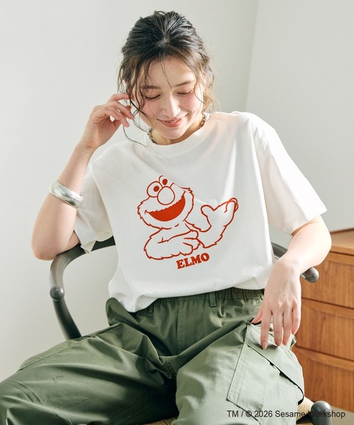 SESAME STREET(セサミストリート)の「【セサミストリート/SESAME STREET】エルモ/ELMOフロッキープリント半袖Tシャツ(2026SS)(Tシャツ/カットソー・レディース・オレンジ/グレー/オフホワイト・LL/3L/L/M)」の1枚目の写真