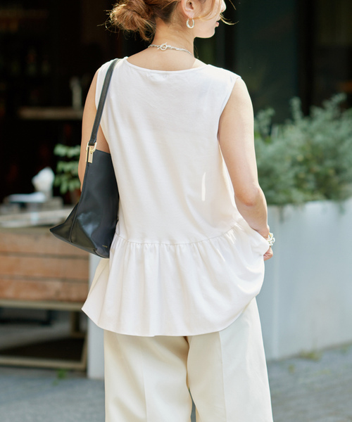 VERMEIL par iena(ヴェルメイユパーイエナ)の「ペプラム ノースリーブプルオーバー(Tシャツ/カットソー・レディース・ブラック/ホワイト/ネイビー・FREE)」の13枚目の写真