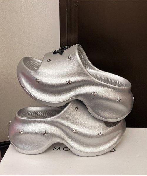 gossip!ロサンゼルス(ゴシップロサンゼルス)の「Y2K 星柄厚底プラットフォームサンダル ・ ビーチ&デイリー(スリッポン・レディース・ブラック・S/M/L)」の15枚目の写真