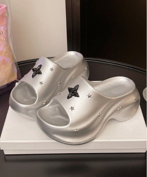gossip!ロサンゼルス(ゴシップロサンゼルス)の「Y2K 星柄厚底プラットフォームサンダル ・ ビーチ&デイリー(スリッポン・レディース・ブラック・S/M/L)」の16枚目の写真
