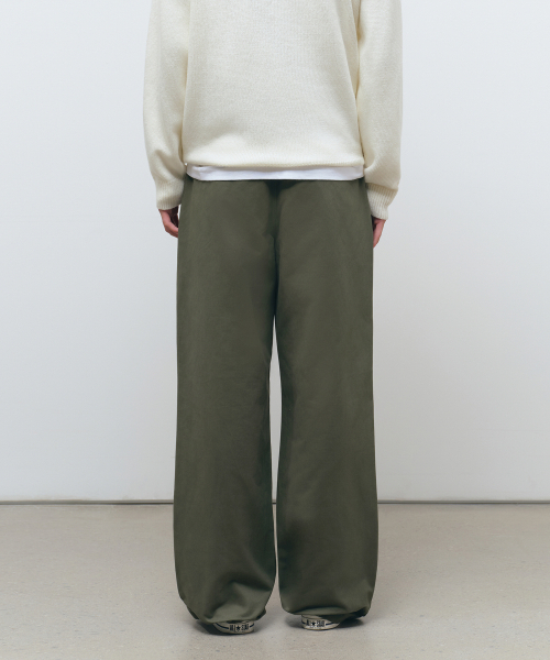 MUSINSA STANDARD（ムシンサスタンダード）の「ブラシドワンタックワイドチノパンツ[カーキ]（その他パンツ・メンズ・その他・26/27/28/29/30/31/32/33/34/36/38/40/42）」の3枚目の写真
