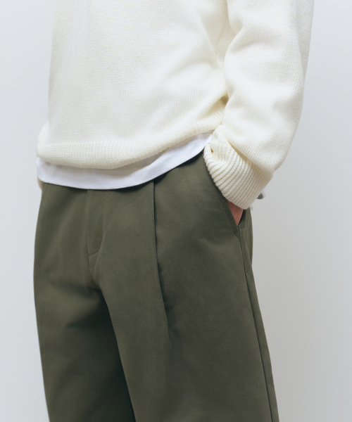 MUSINSA STANDARD（ムシンサスタンダード）の「ブラシドワンタックワイドチノパンツ[カーキ]（その他パンツ・メンズ・その他・26/27/28/29/30/31/32/33/34/36/38/40/42）」の5枚目の写真