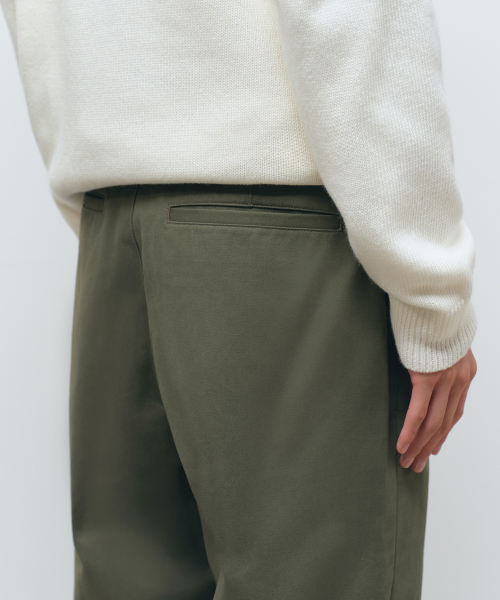 MUSINSA STANDARD（ムシンサスタンダード）の「ブラシドワンタックワイドチノパンツ[カーキ]（その他パンツ・メンズ・その他・26/27/28/29/30/31/32/33/34/36/38/40/42）」の6枚目の写真