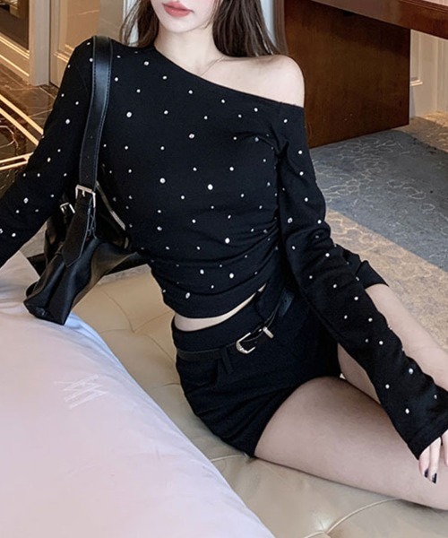 Flugge(フラッジー)の「オフショルダーラメ長袖トップス(その他トップス・レディース・ホワイト/ブラック・LARGE/MEDIUM)」の10枚目の写真