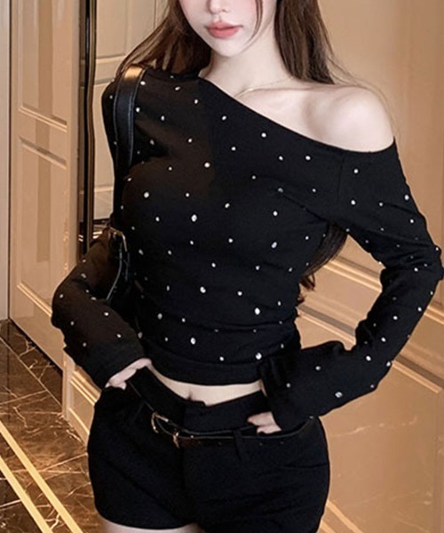 Flugge(フラッジー)の「オフショルダーラメ長袖トップス(その他トップス・レディース・ホワイト/ブラック・LARGE/MEDIUM)」の11枚目の写真