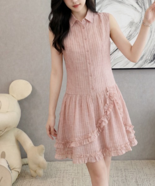 AMAJI(アマジ)の「襟付き ノースリーブ ボタン フリル切替 ミニワンピース(ワンピース・レディース・ライトピンク・X-LARGE/LARGE/MEDIUM/SMALL)」の3枚目の写真