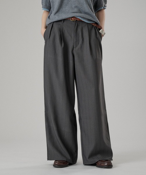 ONCILY(オンシェリー)の「HEART PATCH STUDS STRAIGHT SLACKS / ハートパッチスタッズストレートスラックス(スラックス・メンズ・ブラック/グレー・SMALL/MEDIUM/LARGE)」の1枚目の写真