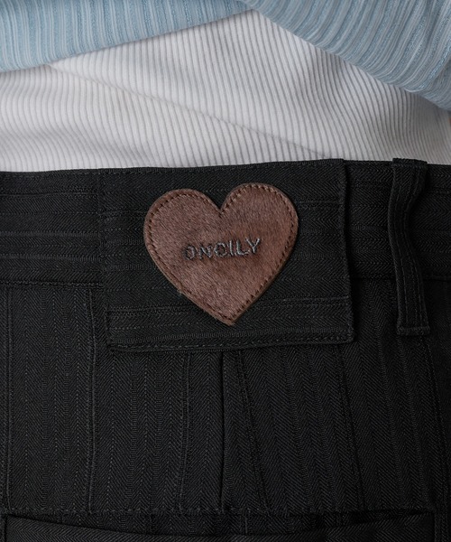 ONCILY(オンシェリー)の「HEART PATCH STUDS STRAIGHT SLACKS / ハートパッチスタッズストレートスラックス(スラックス・メンズ・ブラック/グレー・SMALL/MEDIUM/LARGE)」の15枚目の写真