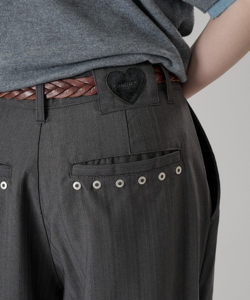 ONCILY(オンシェリー)の「HEART PATCH STUDS STRAIGHT SLACKS / ハートパッチスタッズストレートスラックス(スラックス・メンズ・ブラック/グレー・SMALL/MEDIUM/LARGE)」の17枚目の写真