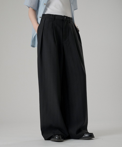 ONCILY(オンシェリー)の「HEART PATCH STUDS STRAIGHT SLACKS / ハートパッチスタッズストレートスラックス(スラックス・メンズ・ブラック/グレー・SMALL/MEDIUM/LARGE)」の3枚目の写真