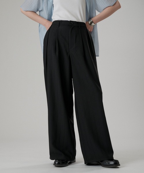 ONCILY(オンシェリー)の「HEART PATCH STUDS STRAIGHT SLACKS / ハートパッチスタッズストレートスラックス(スラックス・メンズ・ブラック/グレー・SMALL/MEDIUM/LARGE)」の5枚目の写真