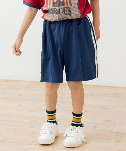 chil2(チルツー)の「脇ライン ストレッチ ピンタック ハーフパンツ(スウェットパンツ・キッズ・チャコールグレー/ベージュ/ネイビー/ブラック・120cm/90cm/150cm/140cm/110cm/130cm/100cm)」の1枚目の写真