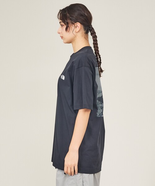 THE NORTH FACE(ザノースフェイス)の「【THE NORTH FACE/ノースフェイス】TFN NT32657 / ハーフドームデジタルスクエアロゴTシャツ / ユニセックス(Tシャツ/カットソー・メンズ・ホワイト/ブラック・M/XL/L)」の6枚目の写真