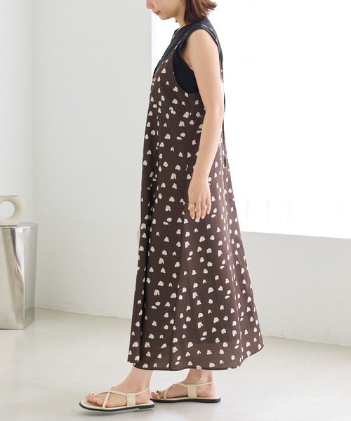 LAVEANGE（ラビアンジェ）の「ダルメシアンプリントキャミワンピース｜ドット感覚で着られる大人のダルメシアン/着映え/総柄/アニマル柄/ロング丈/アジャスター付き（ワンピース・レディース・ブラウン/ベージュ/ブラック・LL/3L/4L/5L/M）」の7枚目の写真