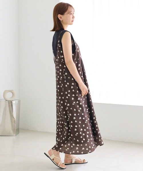 LAVEANGE（ラビアンジェ）の「ダルメシアンプリントキャミワンピース｜ドット感覚で着られる大人のダルメシアン/着映え/総柄/アニマル柄/ロング丈/アジャスター付き（ワンピース・レディース・ブラウン/ベージュ/ブラック・LL/3L/4L/5L/M）」の8枚目の写真
