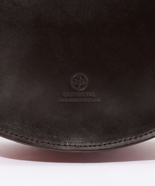 GLENROYAL(グレンロイヤル)の「【別注】GLENROYAL Saddle Shoulder Bag ブライドルレザー ショルダーバッグ(ショルダーバッグ・メンズ・ダークブラウン/ブラック・FREE)」の8枚目の写真
