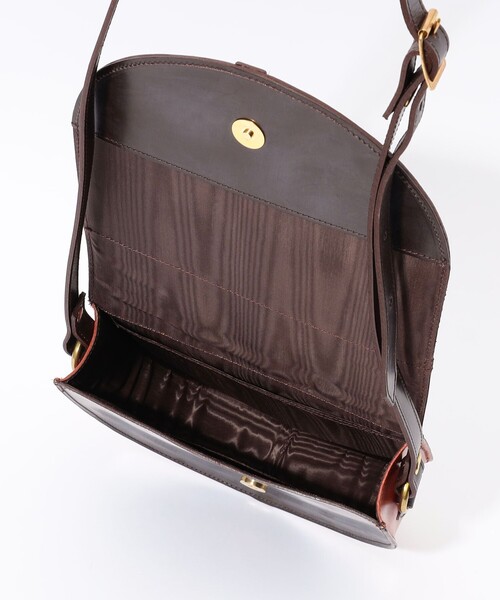 GLENROYAL(グレンロイヤル)の「【別注】GLENROYAL Saddle Shoulder Bag ブライドルレザー ショルダーバッグ(ショルダーバッグ・メンズ・ダークブラウン/ブラック・FREE)」の12枚目の写真