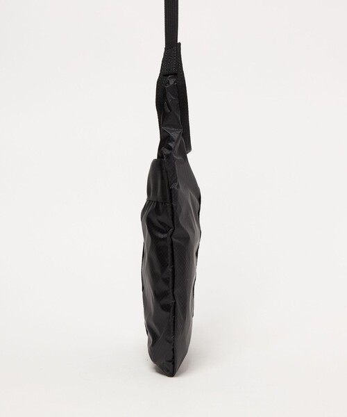 BRIEFING（ブリーフィング）の「【別注】＜BRIEFING＞SOLID LIGHT SACOCHE TALL ソリッド ライト/サコッシュ（ショルダーバッグ・メンズ・ブラック・FREE）」の3枚目の写真