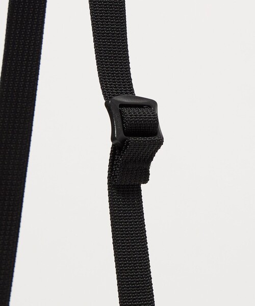 BRIEFING（ブリーフィング）の「【別注】＜BRIEFING＞SOLID LIGHT SACOCHE TALL ソリッド ライト/サコッシュ（ショルダーバッグ・メンズ・ブラック・FREE）」の7枚目の写真