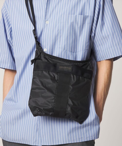 BRIEFING（ブリーフィング）の「【別注】＜BRIEFING＞SOLID LIGHT SACOCHE TALL ソリッド ライト/サコッシュ（ショルダーバッグ・メンズ・ブラック・FREE）」の16枚目の写真
